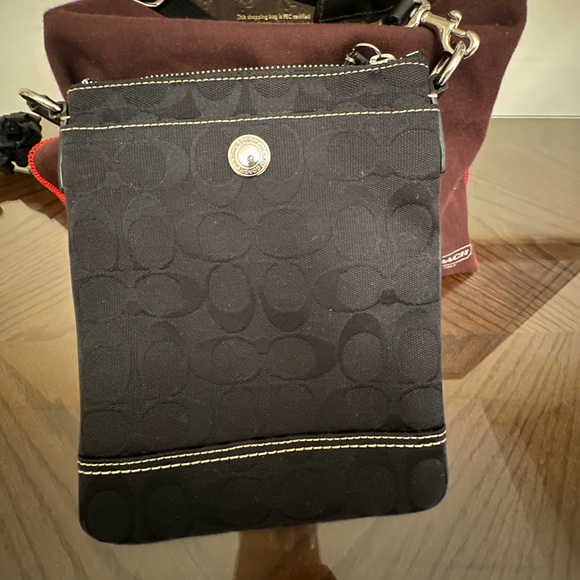 Coach Crossbody - Brand New - Black purse -NWOT comes with dustbag - Picture 4 of 10